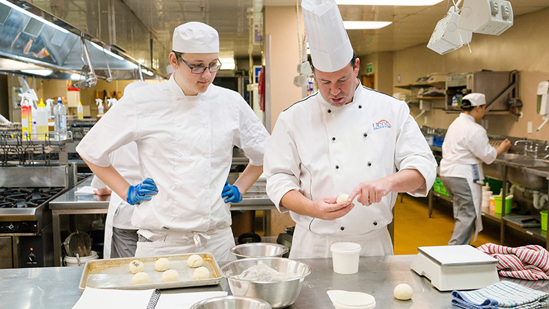 Chef lecturer instructing student