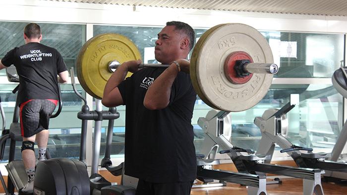 UCOL | Te Pūkenga student George Williams lifting weights in the gym