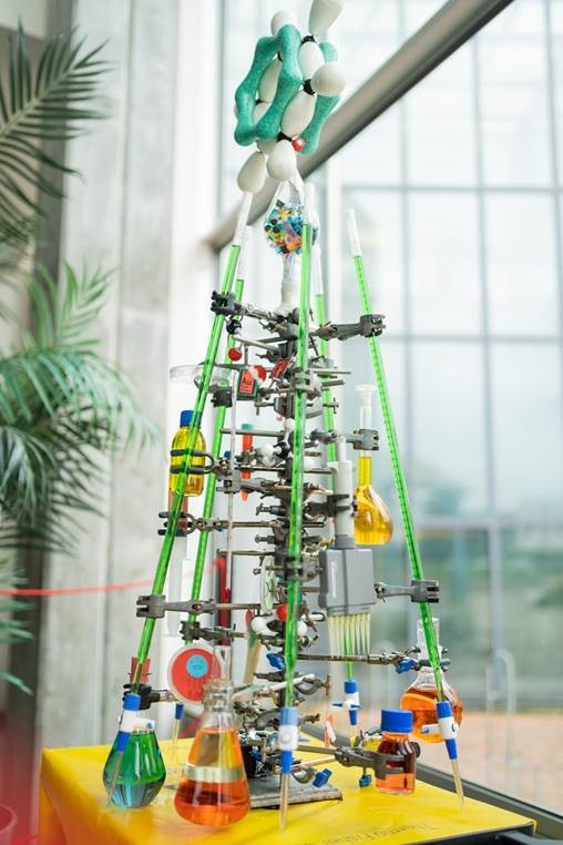 The Laboratree. A christmas tree COVID-testing equipment