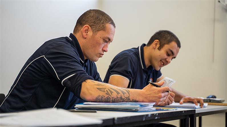 An image of UCOL security students in the classroom.