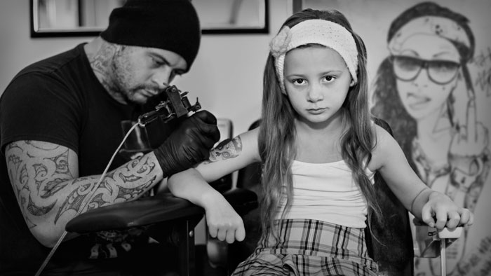 NZIPP-2015-winning-image-girl-getting-tattoo-700px.jpg