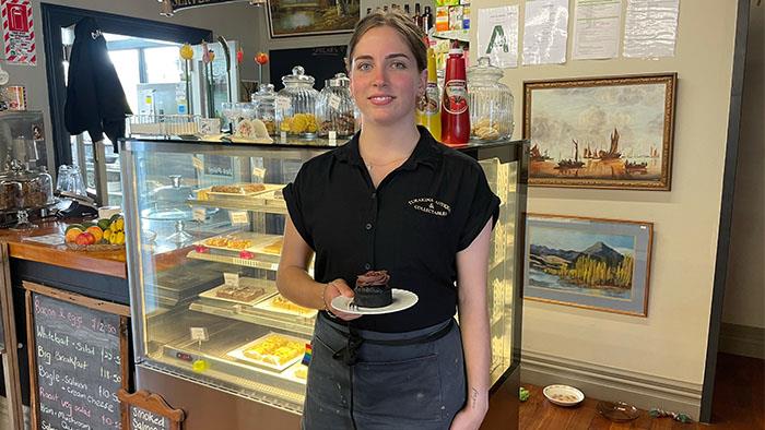 A photograph of UCOL hospitality graduate Jazmyn Woolston in at Café Du Monde