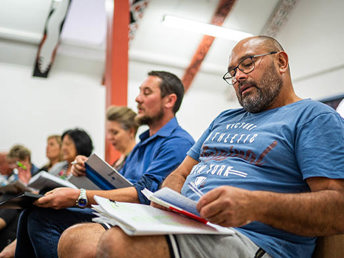 A student in a Te Reo class
